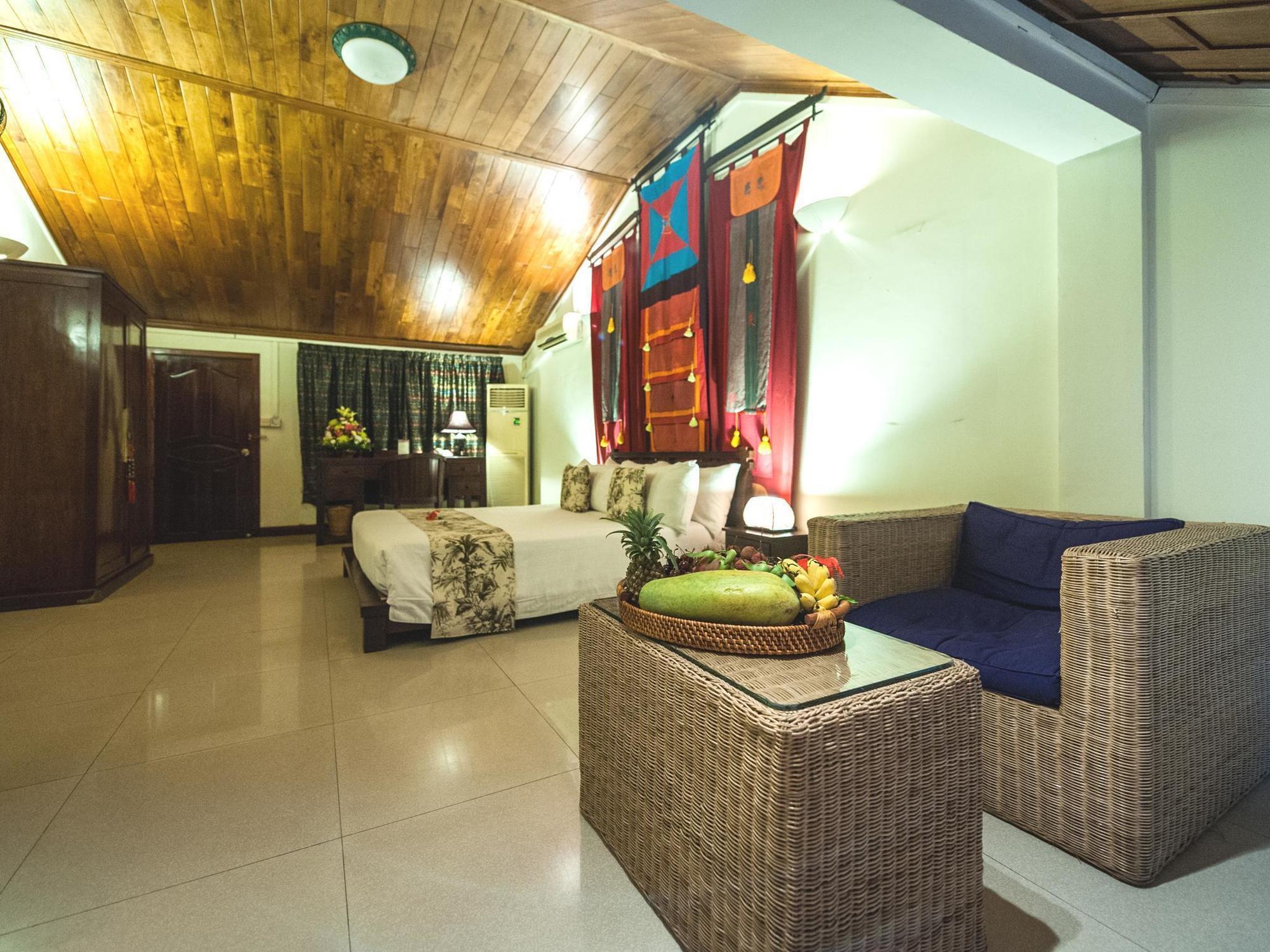Red Hibiscus Hotel Phnom Pen Exterior foto