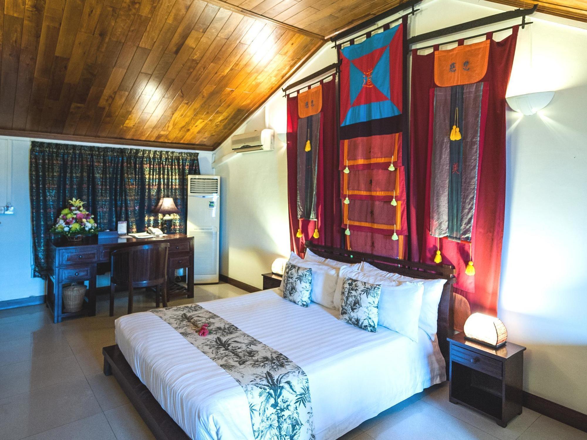 Red Hibiscus Hotel Phnom Pen Exterior foto