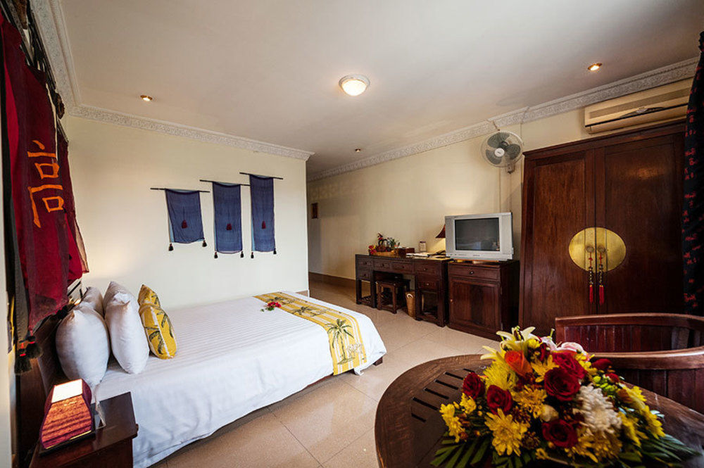 Red Hibiscus Hotel Phnom Pen Exterior foto