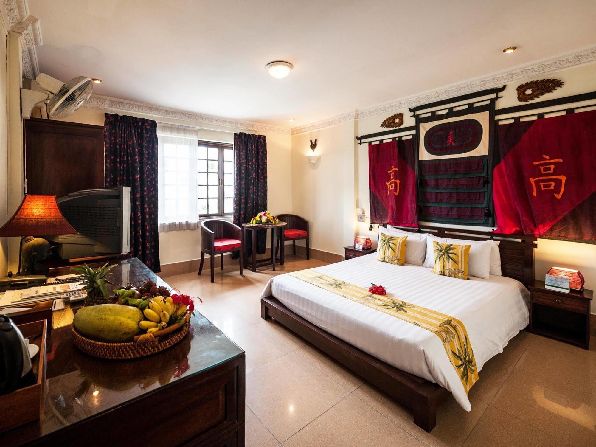 Red Hibiscus Hotel Phnom Pen Exterior foto