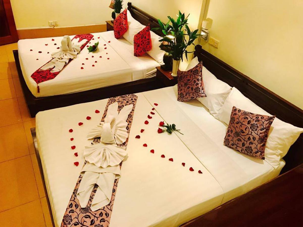 Red Hibiscus Hotel Phnom Pen Exterior foto