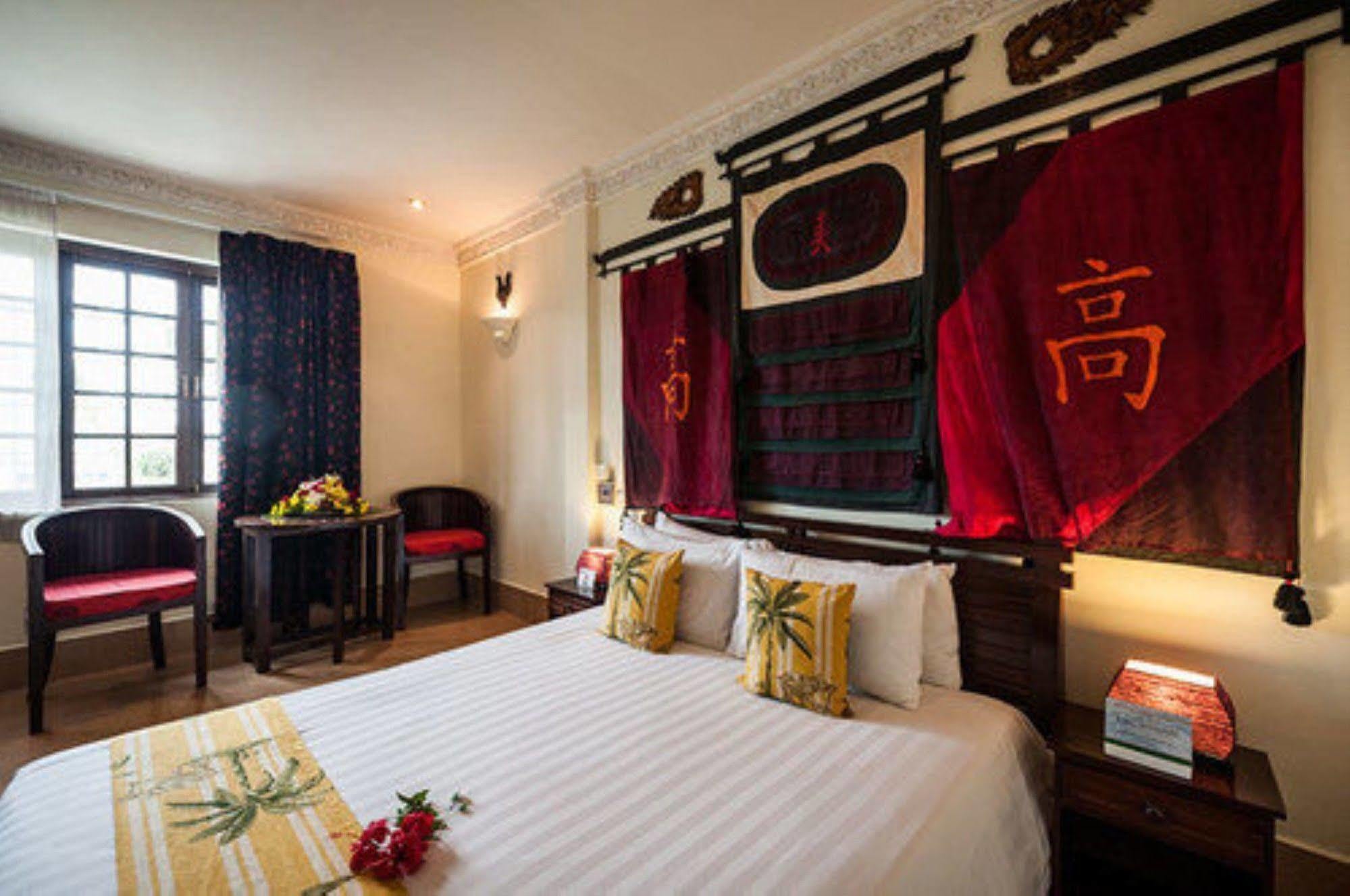 Red Hibiscus Hotel Phnom Pen Exterior foto