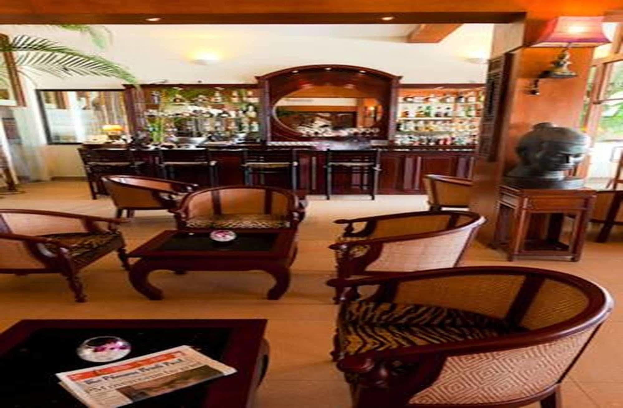 Red Hibiscus Hotel Phnom Pen Exterior foto